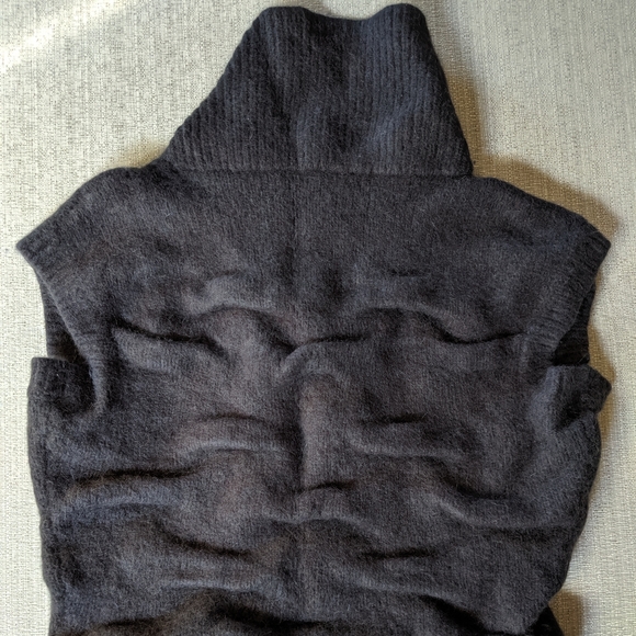 H&M Gray Modern Wool/Angora Sweater Vest Size 12 - Picture 8 of 8